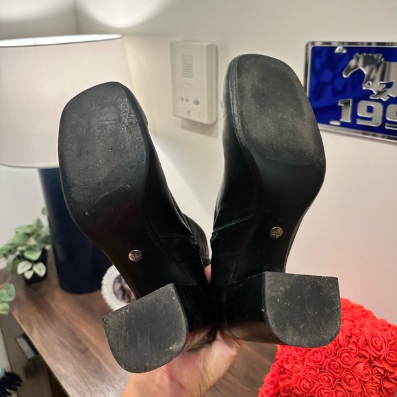 Zara HEELED ROUND TOE ANKLE BOOTS
Black 1/1191/810/040/38  sz 7.5 - Picture 10 of 10